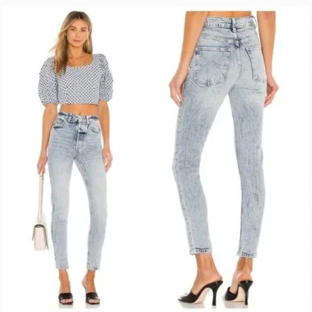 Free People We The Free High Rise Buttonfly Mom Jean. Blue Acid Wash. Size 27.
